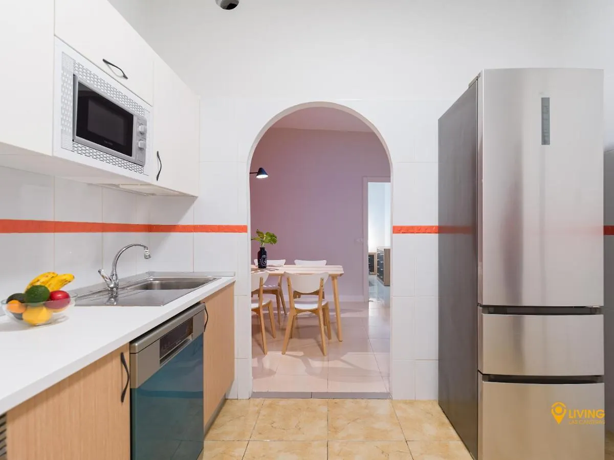 Apartment 2 Mins From Beach - Workstations - Parking - Bikes Las Palmas de Gran Canaria Spain